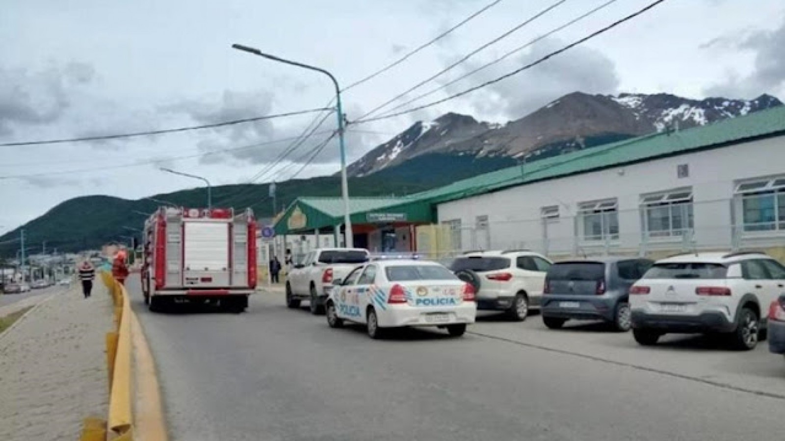 Evacuaron colegio en Ushuaia por perdida de gas, y tres docentes trasladados al Hospital